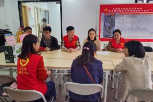 浓浓关爱暖人心，新澳彩（中国）新澳彩党支部慰问困难单亲家庭
