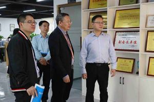 热烈欢迎市政府秘书长林兢一行莅临新澳彩（中国）新澳彩广西公司考察指导